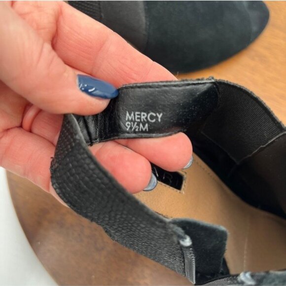 Tahari Mercy Black Leather Heel Sandal Women's 9.5M Peep Toe Sling Back Chunky - Picture 9 of 9